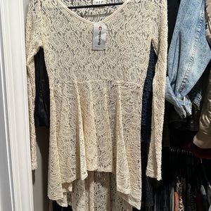 Hi/low lace plum top